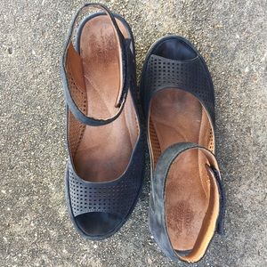 👡 Clarks Wedge Sandals